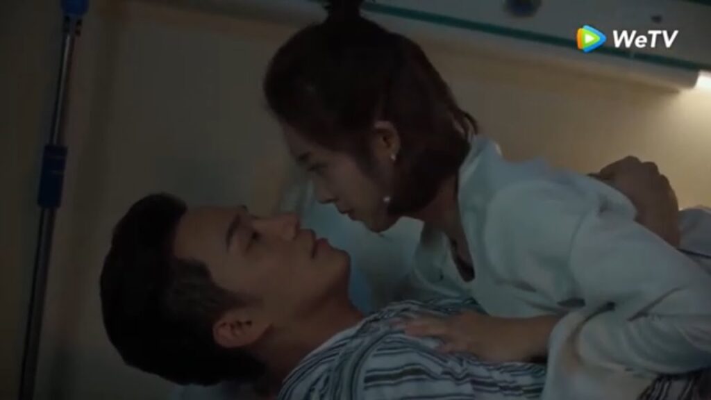 جعلته يرى عالمها  الغريب | مسلسل "حبيبتي فضائية" | WeTV