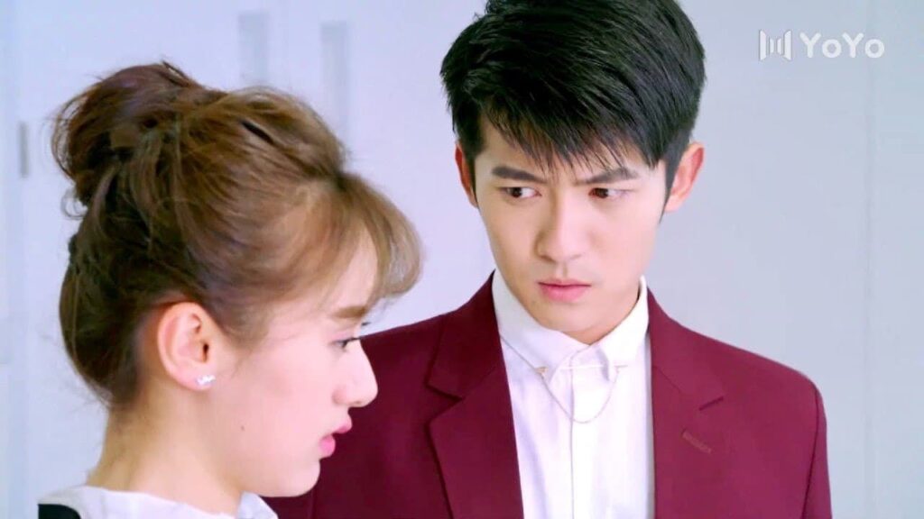 يحميها ويقف بجانبها ضد والـدتــه 💔😱 ( تذكرني )