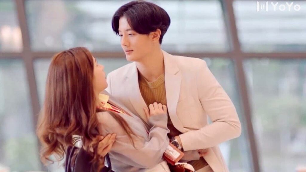 لماذا تقعين في احضاني دائما هل تحاولين كشف علاقتنا؟❤️ ( انتي جميلة )