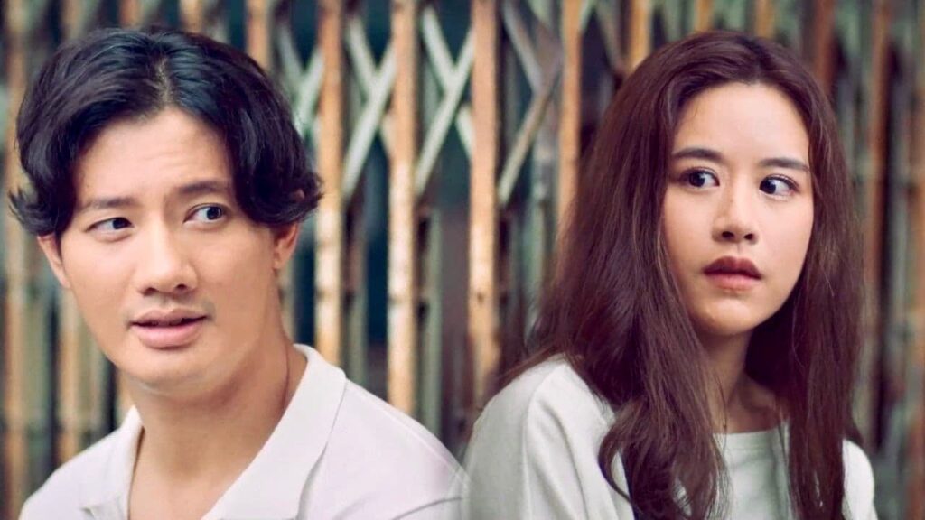 نحن لسنا احباء , بالرغم اني قبلتك و خرجت معك في موعد لكن لا يعني هذا باني حبيبتك 😱💔 ( انتي جميلة)