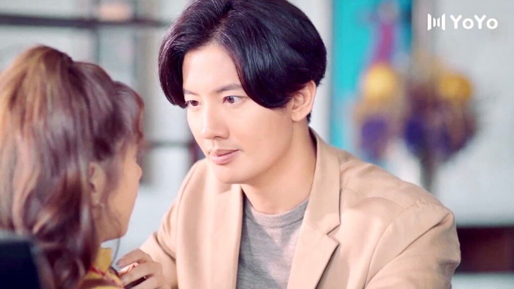 تهرب من الرئيس وتتجنب رؤيته بعد ان اصبح حبيبـها ❤️ ( انتي جميلة )