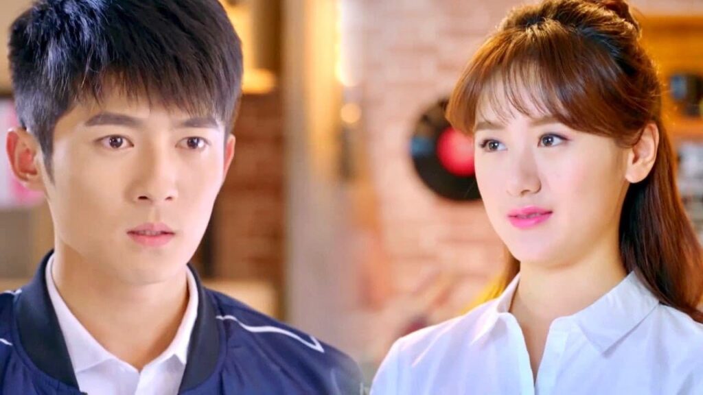 يتصرف الرئيس المغرور  بلطف معها بعد ان قامت بحل الفوضى التي قام بها 😂❤️ ( انتي جميلة )