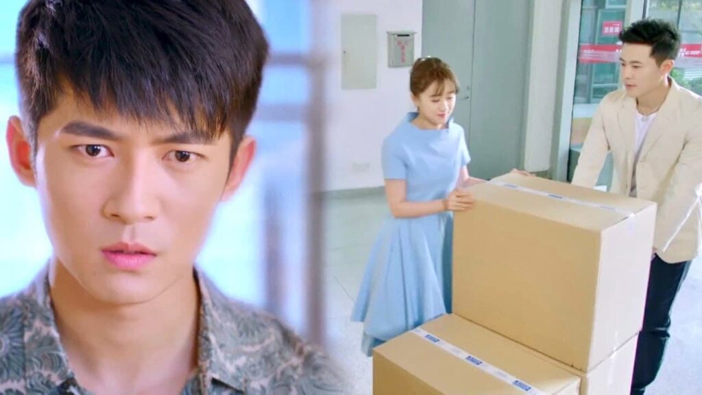 يتعامل الرئيس بقسوة معها ويجعلها تحمل الصناديق لكن يذهب حبيبها ويساعدها فيشتعل غضبا ( تذكرني ) يتعامل الرئيس بقسوة معها ويجعلها تحمل الصناديق لكن يذهب حبيبها ويساعدها فيشتعل غضبا ( تذكرني )