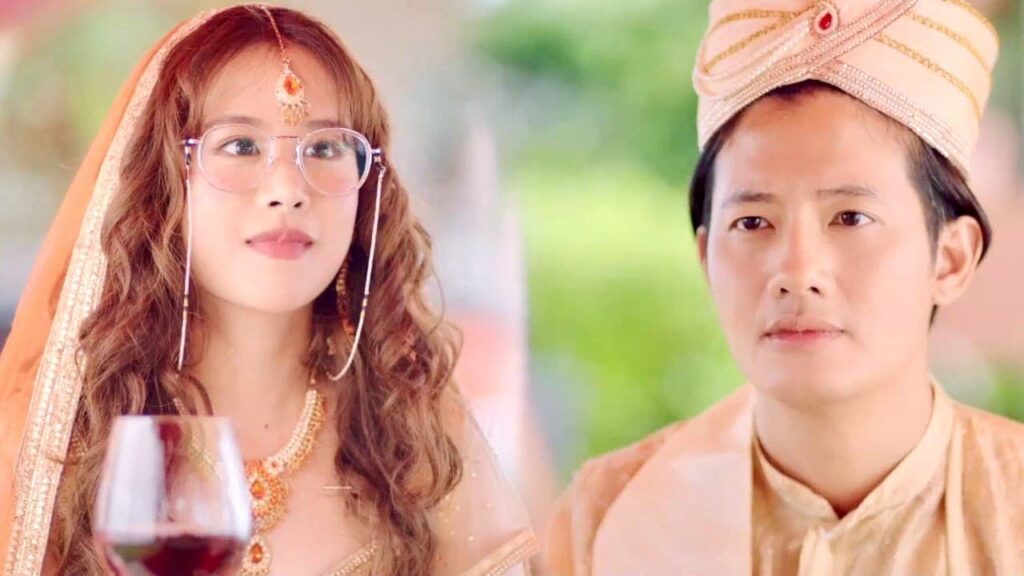 ينصدم الرئيس بجمال موظفتـه وهي ترتدي الساري الهندي ❤️ ( انتي جميلة )