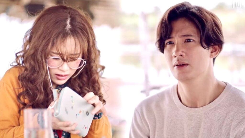 ليس لدى الرئيس المال فيجعلهم صاحب المطعم يعملون في البحيرة 😂❤️ ( انتي جميلة )