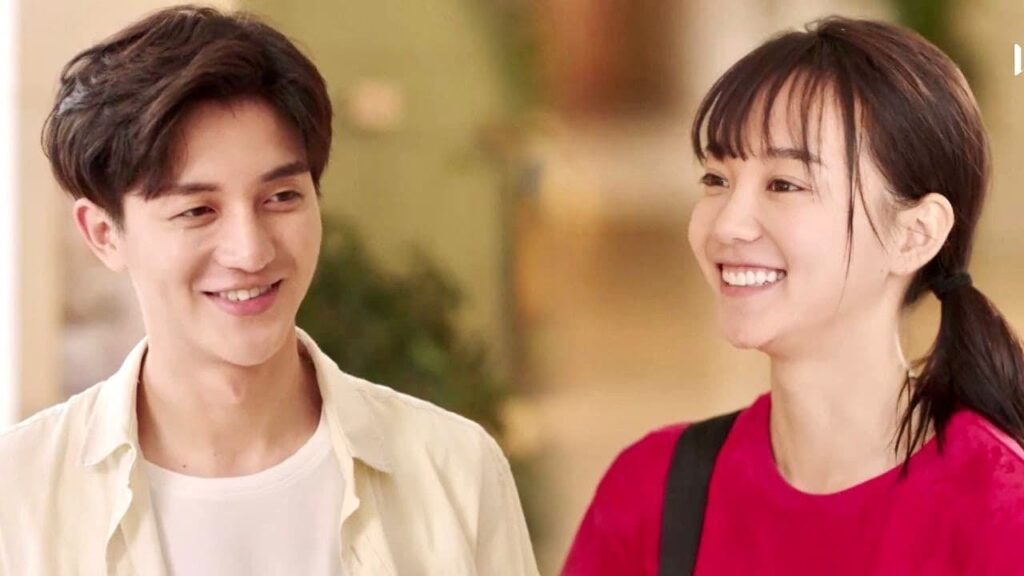 تشعر بالسعادة لان الشاب الذي تحبه قلق عليها وجاء للبحث عنها ❤️😍 ( نهر يجري خلاله )