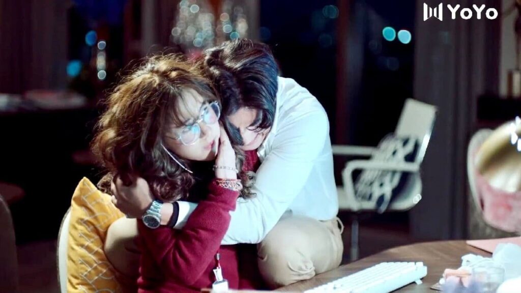 يحضن موظفتــه وهي نائمة ❤️ ( انتي جميلة )