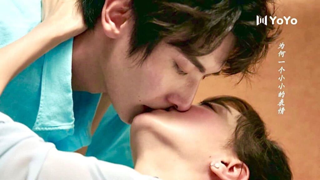 و اخيـراً قبلتــهٌ وهي تعرف من يكون 🥺😭❤️  ( نهر يجري خلاله )