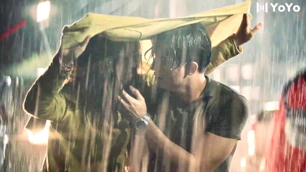 ترى الرئيس المتعجرف جالسا تحت المطر وهو يرتعش 💔😱 ( انتي جميلة )