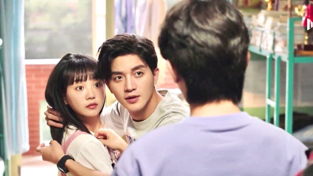 يذهب ليصالح حبيبته لكن يرى صديقه يتقرب منها 💔😱 ( نهر يجري خلاله )