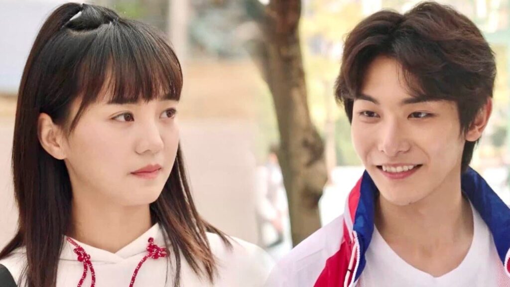 يحضر الطعام لحبيبتـه لان لا وقت لديها لتناول الطعام ❤️😍 ( نهر يجري خلاله )