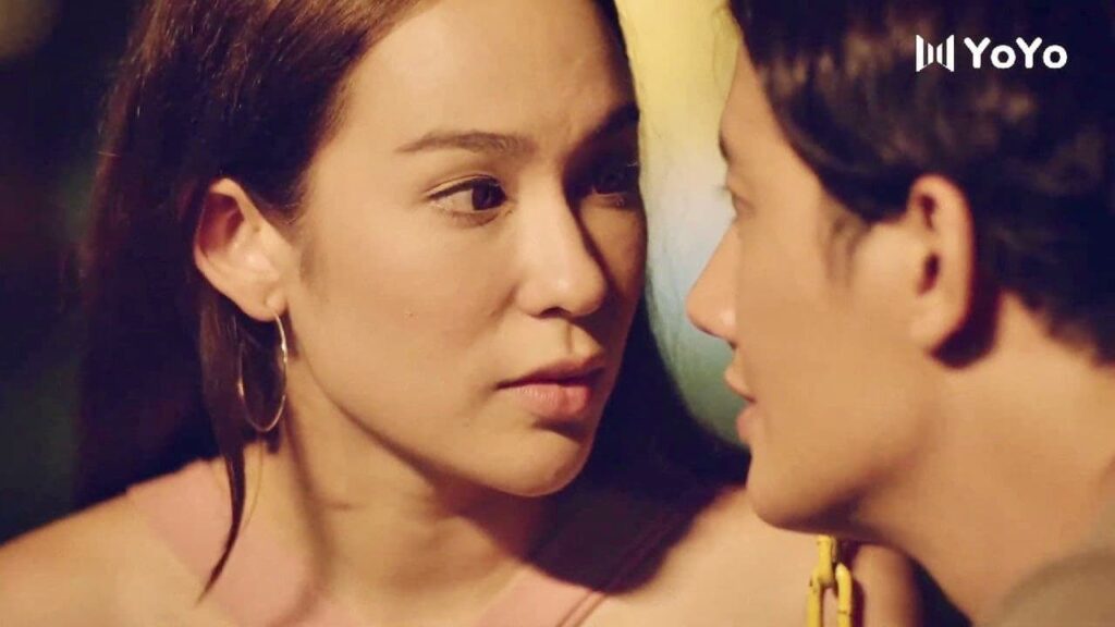 يغار عليها , فيطلب منها الا ترتدي هذا الثوب القصير ❤️ ( انتي جميلة )