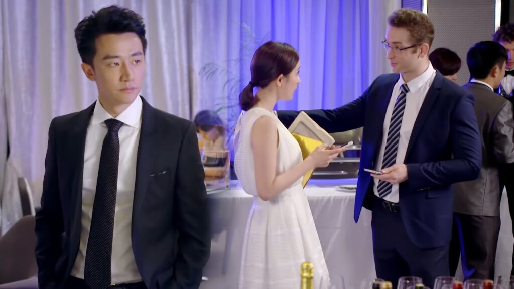 يغضب بمجرد رؤيتها مع رجل آخر فيتعدى حدوده معها ويتهمها ظلمًا😌مشهد درامي من "عزيزي المترجم"