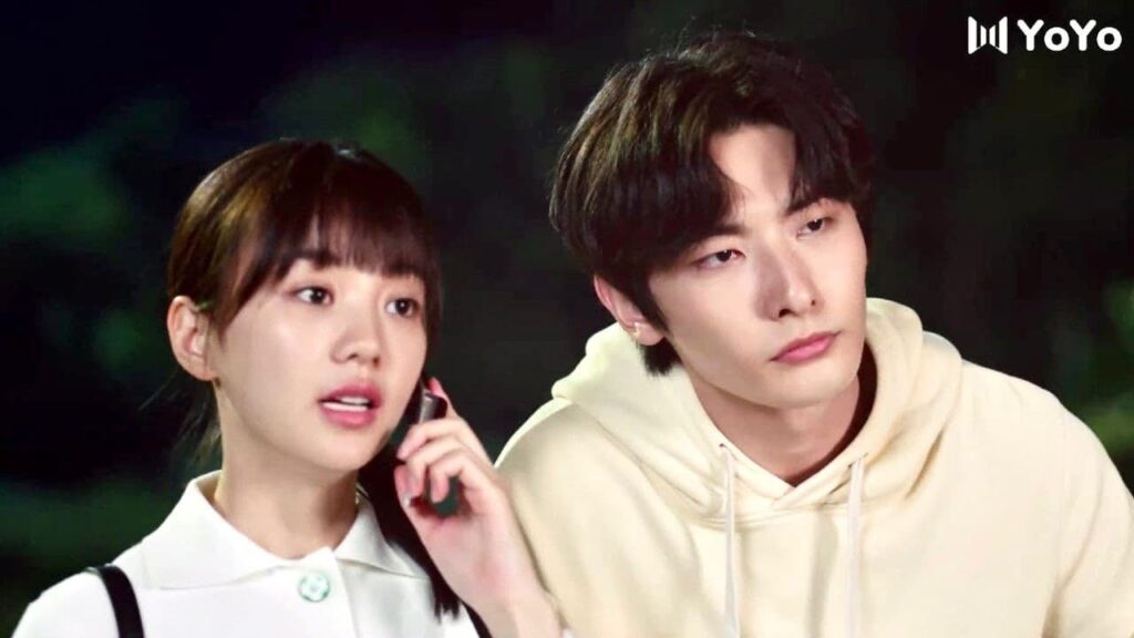 تتلقى مكالمة من شاب اخر فيتقرب منها لكي يسترق السمع ❤️😂 ( نهر يجري خلاله ) تتلقى مكالمة من شاب اخر فيتقرب منها لكي يسترق السمع ❤️😂 ( نهر يجري خلاله )