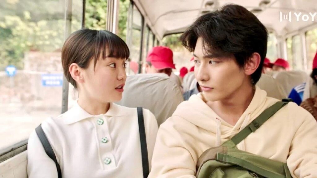 يخبرها بان ذلك الشاب ليس طيب لذا لا تقتربي منه وتقعي في فخ تصرفاته ❤️😂 ( نهر يجري خلاله )