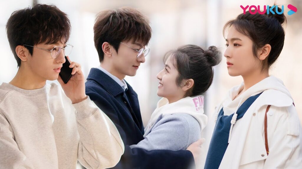 "الويتشي في قلبك"｜لا يستطيع الفتى أن يرى سوى الأبيض والأسود، ومظهر الفتاة يجعل عالمه ملونا!