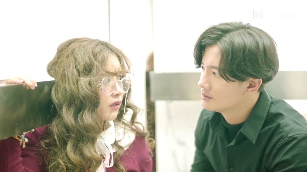 يتعطل المصعد وتبقى مع الرئيس المتعجرف 😱❤️ ( انتي جميلة )