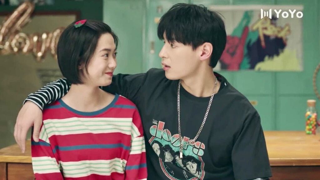 يخبر حبيبته بانه لم يتقرب من اي فتاة اخرى لانه يعشقها و لايحب غيرها ❤️😍 ( نهر يجري خلاله )