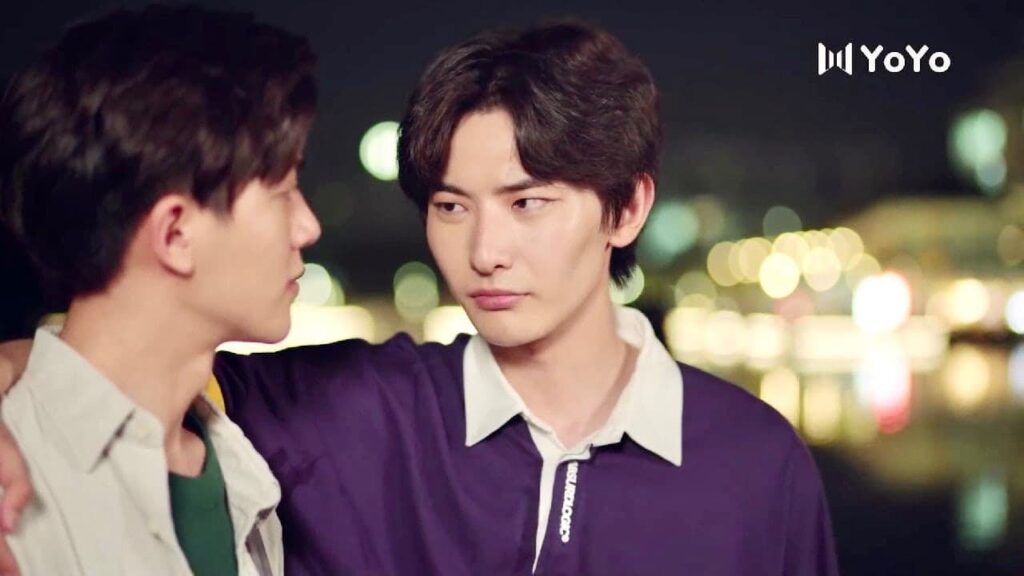 يخبر صديقه ان يأتي الى سكن الشباب ليتعلم كيف يسعى وراء الفتيات 😂💔 ( نهر يجري خلاله )