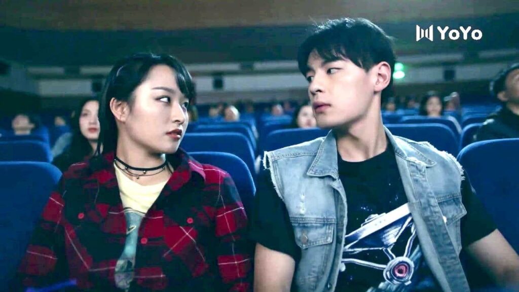 لا يجيب على اتصال حبيبته ويذهب لمشاهدة فيلم مع فتاة اخرى 💔😱 ( نهر يجري خلاله )