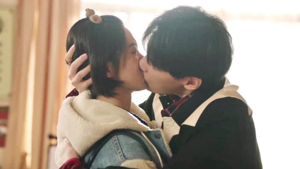 يغني و يعتذر منها بصدق بعد ان تجاهل مشاعرها كفتاة ❤️😍 ( نهر يجري خلاله )