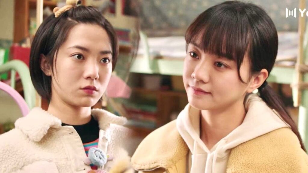 تحاول ان تربط صديقتها الغبية بالعبقري الوسيم ❤️😍 ( نهر يجري خلاله )