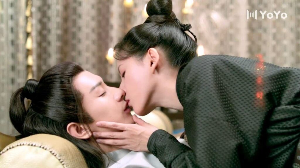 يعتذر اليها و يطلب منها ان تذهب مع رجل اخر افضل منه لكنها تحبه ( كوني بجانبي)