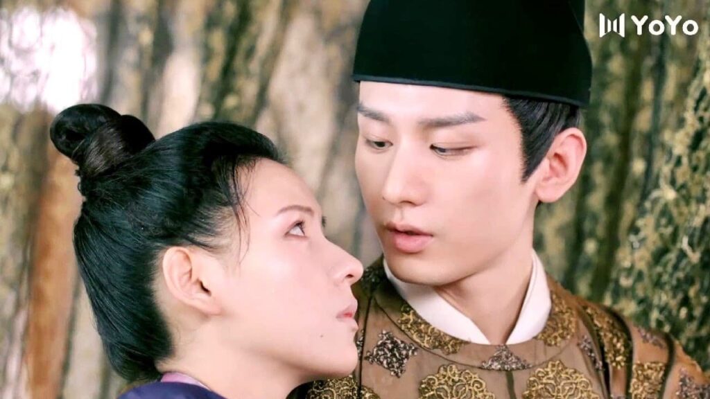 يجعلها تشرب السم و يطلب منها ان تعتبره ماء الورد ( كوني بجانبي)