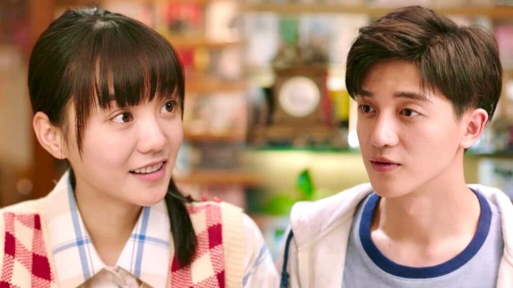 لا تكف عن الابتسام لانها تظنه سوف يشتري الهدية لها بعد ان اخذ رأيها  ❤️😍 ( نهر يجري خلاله )