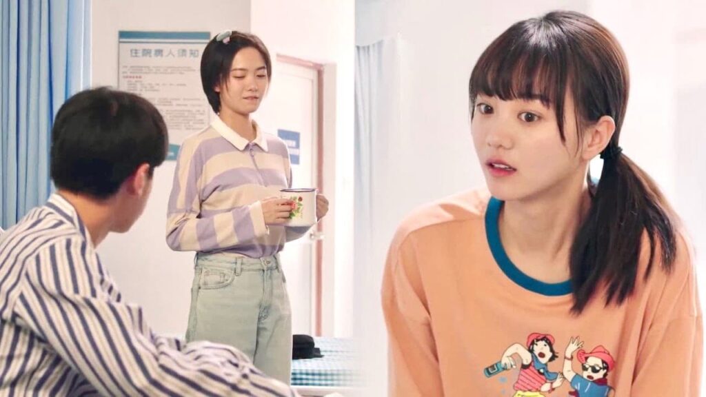 تغادر الغرفة لكي تبقى صديقتها مع الشاب الوسيم بمفردهما ❤️😍 ( نهر يجري خلاله )