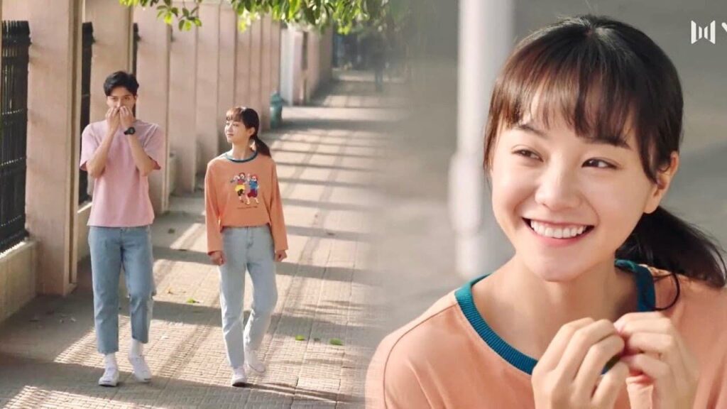 يعاملها برمانسيــة لانها قصيرة القامة ❤️😍 ( نهر يجري خلاله )