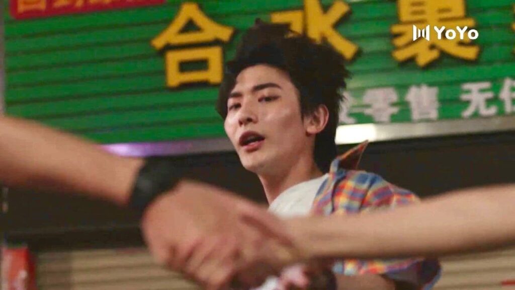 يعطيها يده لكي تمسكها لكنها تقوم بامساك يد صديقه المقرب 😱💔 ( نهر يجري خلاله )