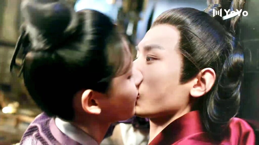 تسقط فوق صاحب الجلالة ثم تسرق قبلة منه و تهرب 💋❤️( كوني بجانبي ) تسقط فوق صاحب الجلالة ثم تسرق قبلة منه و تهرب 💋❤️( كوني بجانبي )