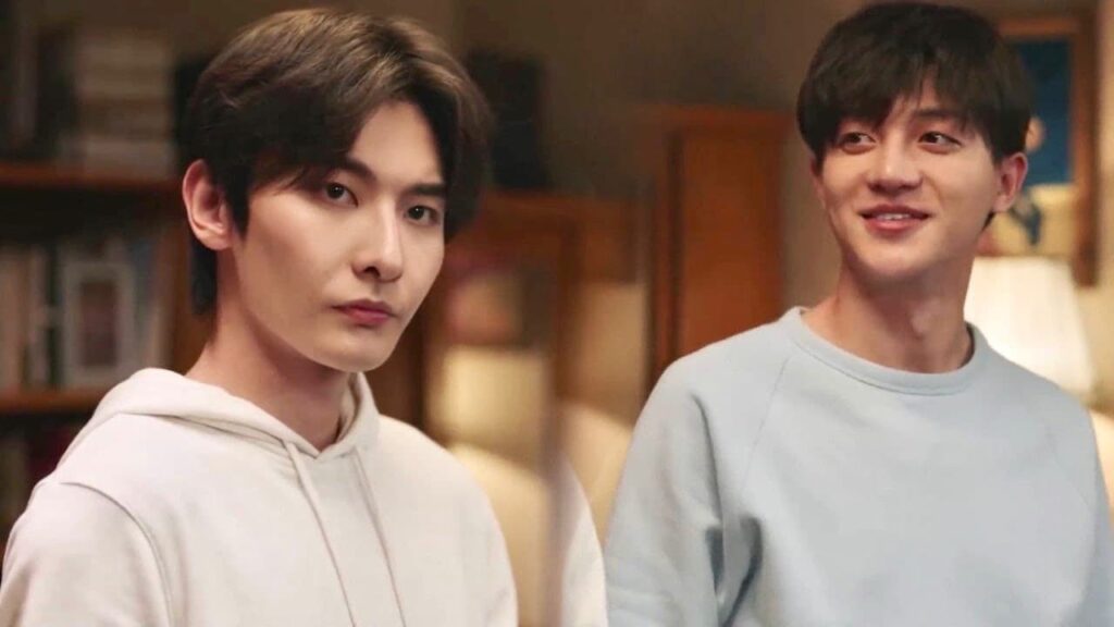 يحضر صديقه لمساعدته في تنظيف غرفته من ملصقات الانميات ليركز على دارسته ❤️( نهر يجري خلاله )