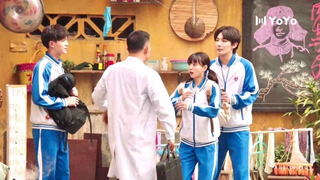 يركض الاب  وبيده عصا في الشارع وراء ابنه لانه غش في الامتحان 😂💔 ( نهر يجري خلاله )