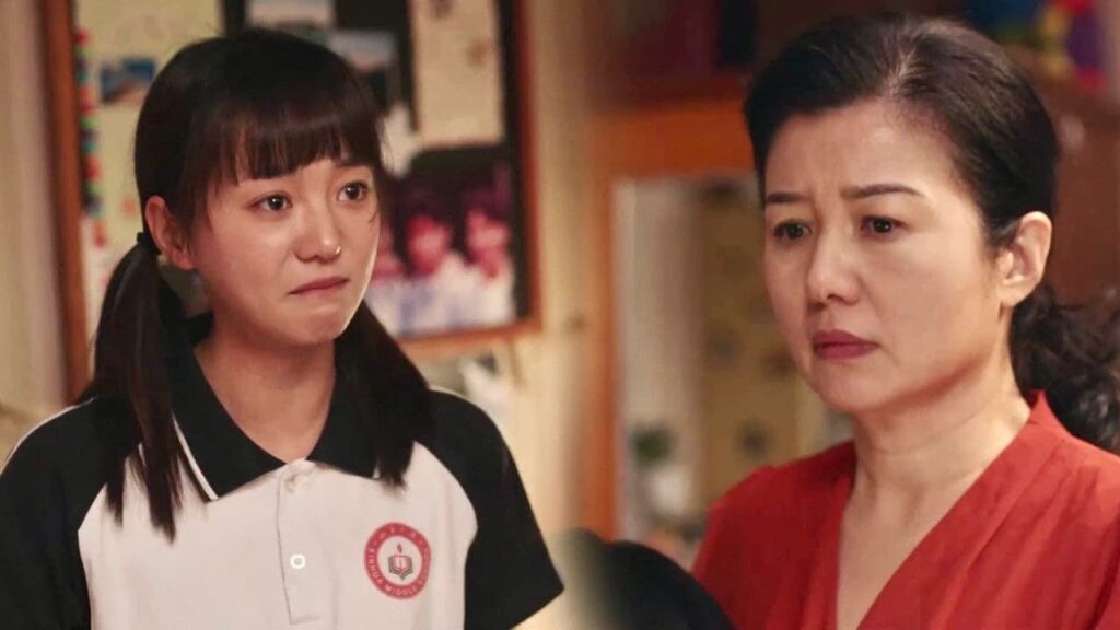 تنفجر الفتاة من ظلم امها واستمرارها بالتفريق بينها و بين اخوها الاصغر 💔😭 ( نهر يجري خلاله )