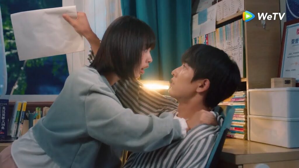 كادت أن تقبله بسبب مشاجرتها معه | مقطع من الحلقة 7 "أنا وشبابي" | WeTV