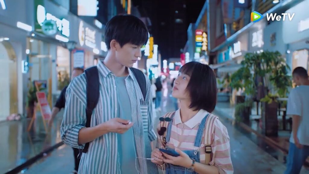 تجعله يستمع معها إلى نفس الموسيقى | مقطع من الحلقة 6 "أنا وشبابي" | WeTV