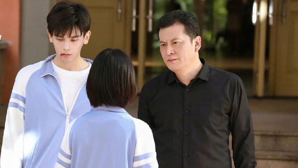 يأتي والده الى مدرسته و يصرخ عليه امام الطلاب💔🥺 ( لا تغادر بعد المدرسة )