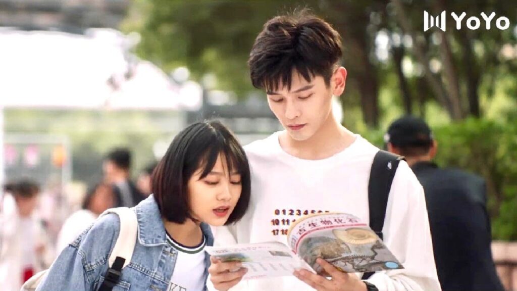 ينصدم من زميلته لانها اشترت له تذكار الحب في اول رحلة لهم معا ❤️ (لا تغادر بعد المدرسة )