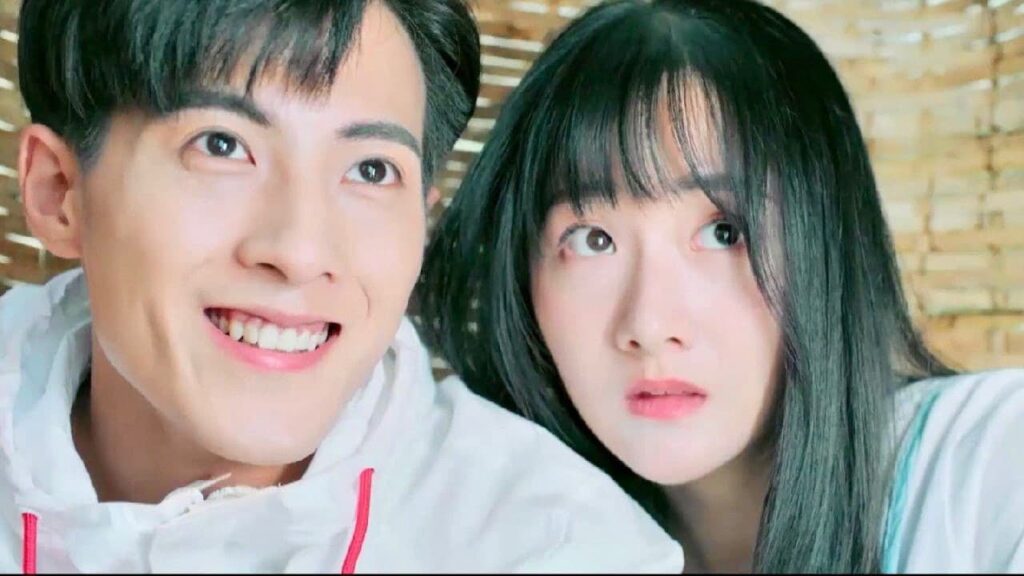 يعانقها في مكان ضيق لانهم مطاردون من قبل مجموعة ❤️😍 ( قابلته عند النافذة )