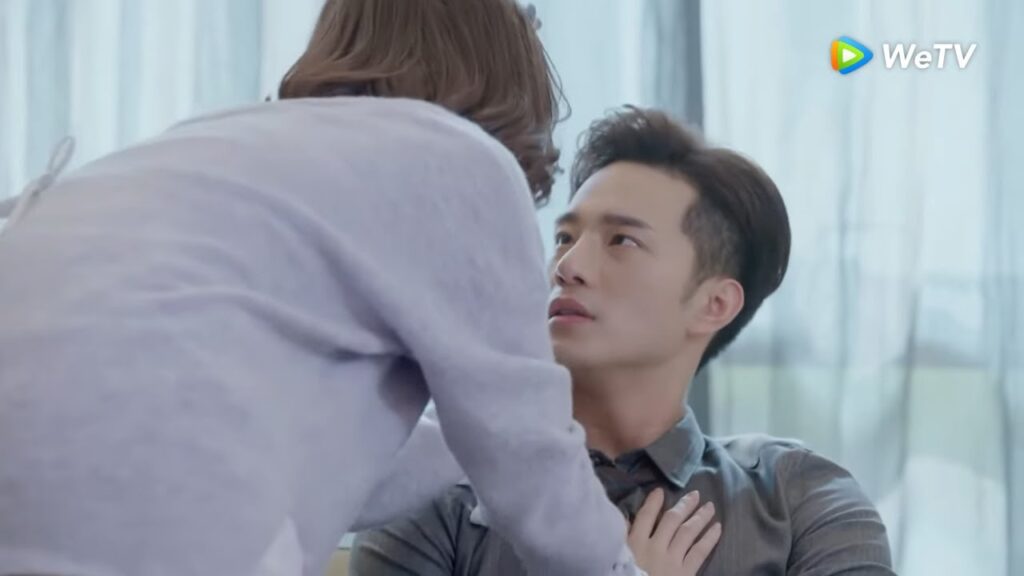 كلما اقتربت منه تسوء حالة قلبه أكثر مقطع من الحلقة 15 “حبيبتي فضائية” | WeTV كلما اقتربت منه تسوء حالة قلبه أكثر مقطع من الحلقة 15 "حبيبتي فضائية" | WeTV