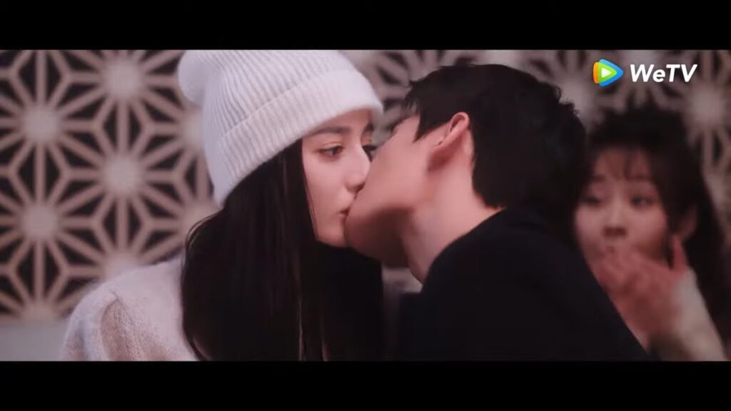 قبَّلها أمام الجميع وأخذها وذهب! مقطع من الحلقة 21 "أنت مجدي" | WeTV