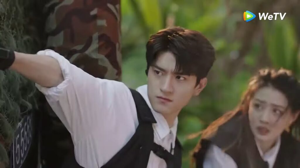 بعد أن كادت تذهب عادت لتساعده مقطع من الحلقة 3 "الأيام المؤاتية معك" | WeTV