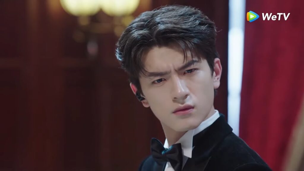 رآها وهي تختبئ تحت المنضدة مقطع من الحلقة 2 "الأيام المؤاتية معك" | WeTV