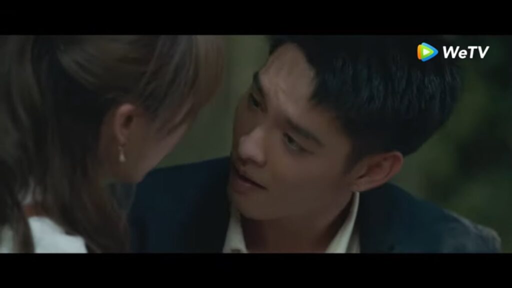 أنقذته في الوقت المناسب مقطع من الحلقة 11 "الحب الغامض" | WeTV