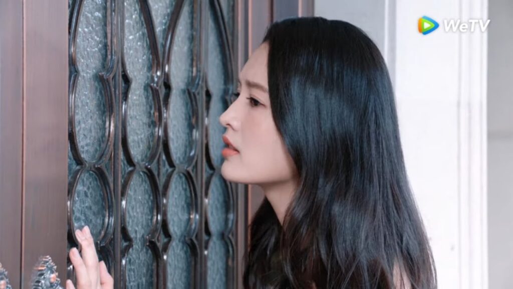 طردها من المنزل رغم اعتنائها بوالده كل هذه المدة مقطع من الحلقة 26 "دموع في الجنة" | WeTV