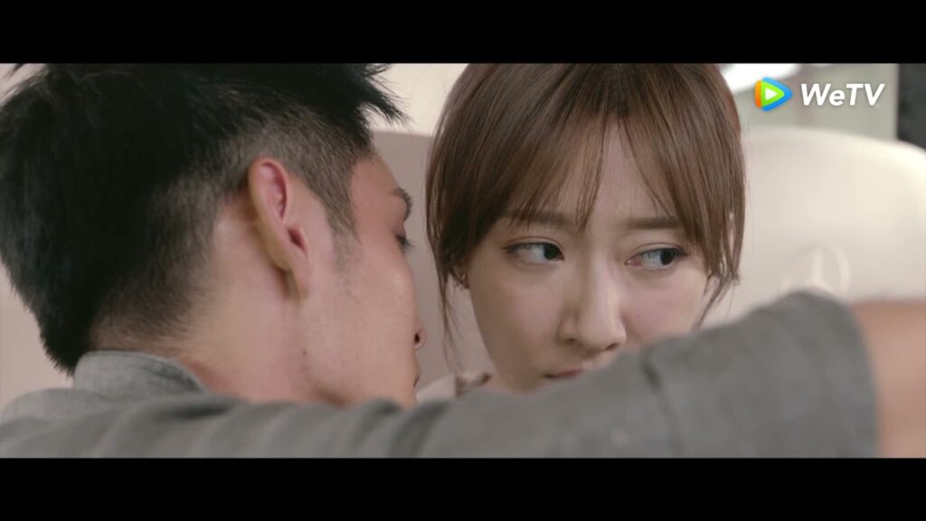 يتقرب منها عمدًا كي يحذره مقطع من الحلقة 9 "الحب الغامض" | WeTV