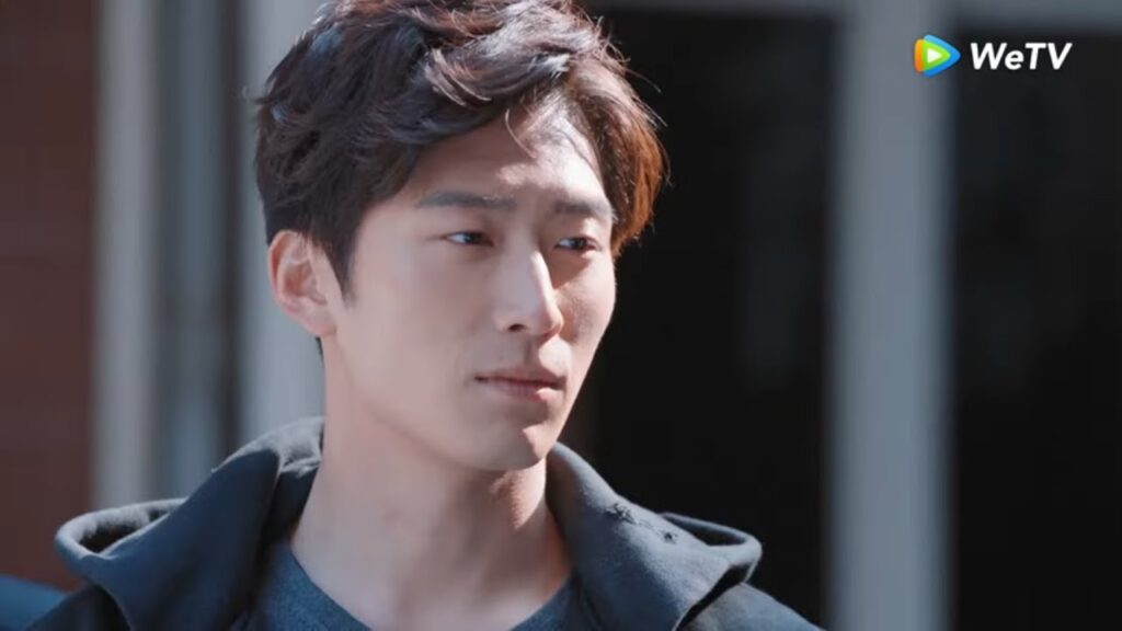 يوي تشنغ أخيرًا خرج من السجن، لكن لا يوجد أحد لاستقباله مقطع من الحلقة 25 "دموع في الجنة" | WeTV