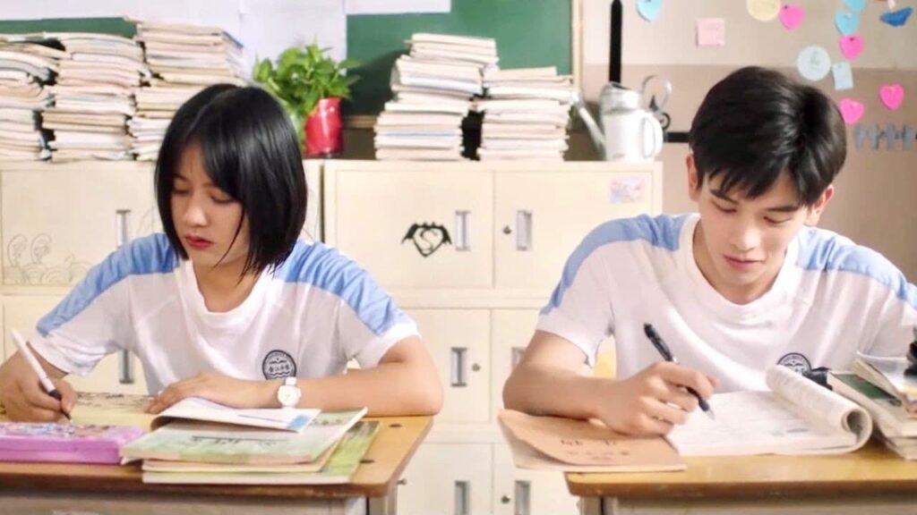 يتم رشها بالماء لانها تتكلم و تجلس مع وسيم المدرسة 💔😱(لا تغادر بعد المدرسة )